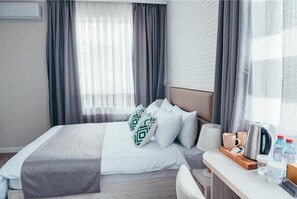 Deluxe Double Room, City View | In-room safe, desk, laptop workspace, soundproofing - Citrus Boutique Hotel (Baku)