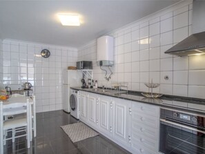 Fridge, microwave, oven, dishwasher - Strandhaus in Paul do Mar by Interhome (Arco da Calheta)