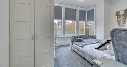 Three Bed Apartment by Guestz