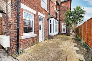 Terrace/patio - Three Bed Apartment by Guestz (Lytham St. Anne's)