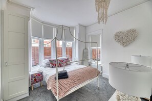 Free WiFi - Three Bed Apartment by Guestz (Lytham St. Anne's)