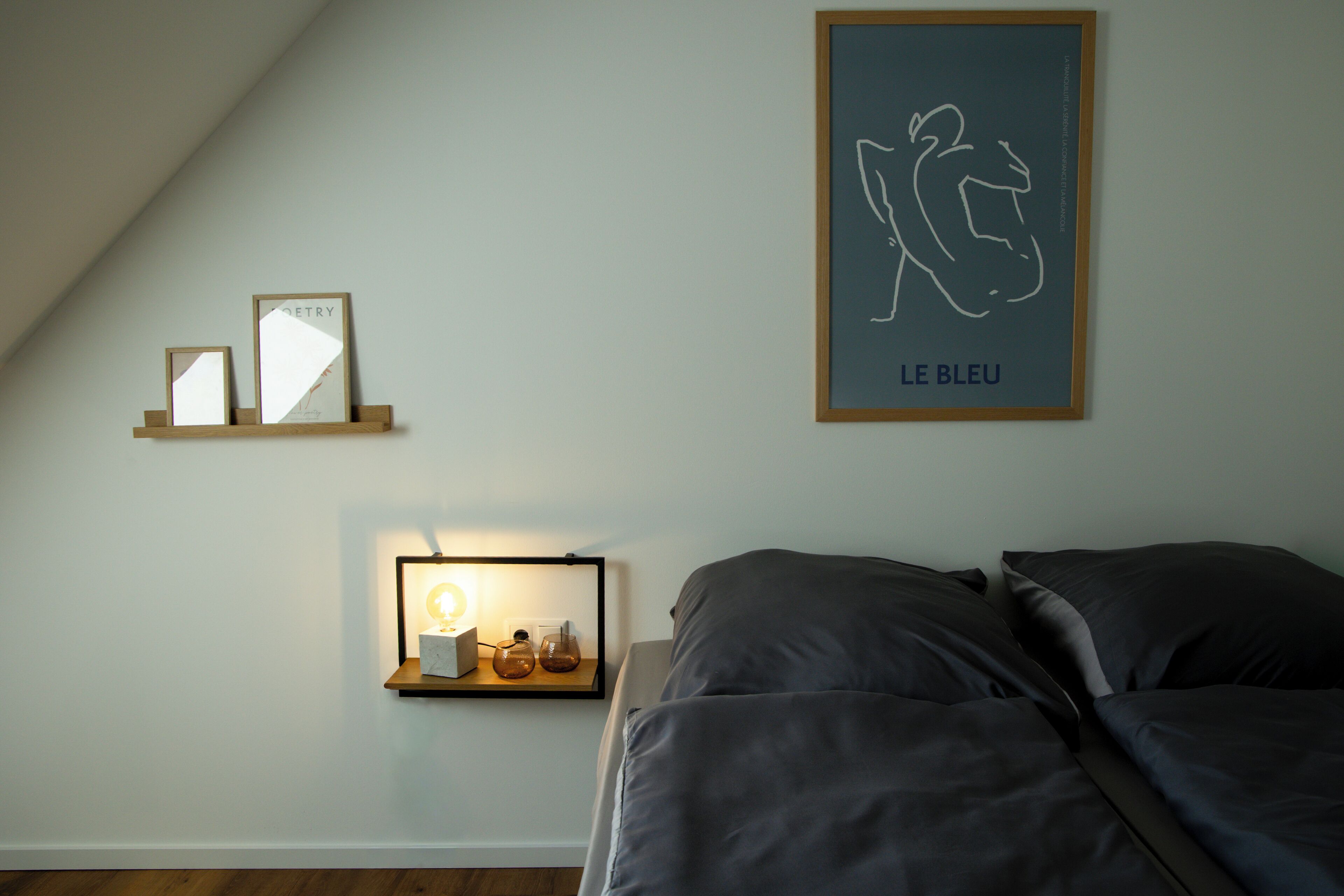 Desk, laptop workspace, free WiFi