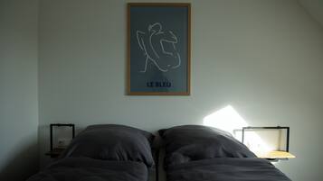 Escritorio, espacio para trabajar con un portátil, wifi gratis