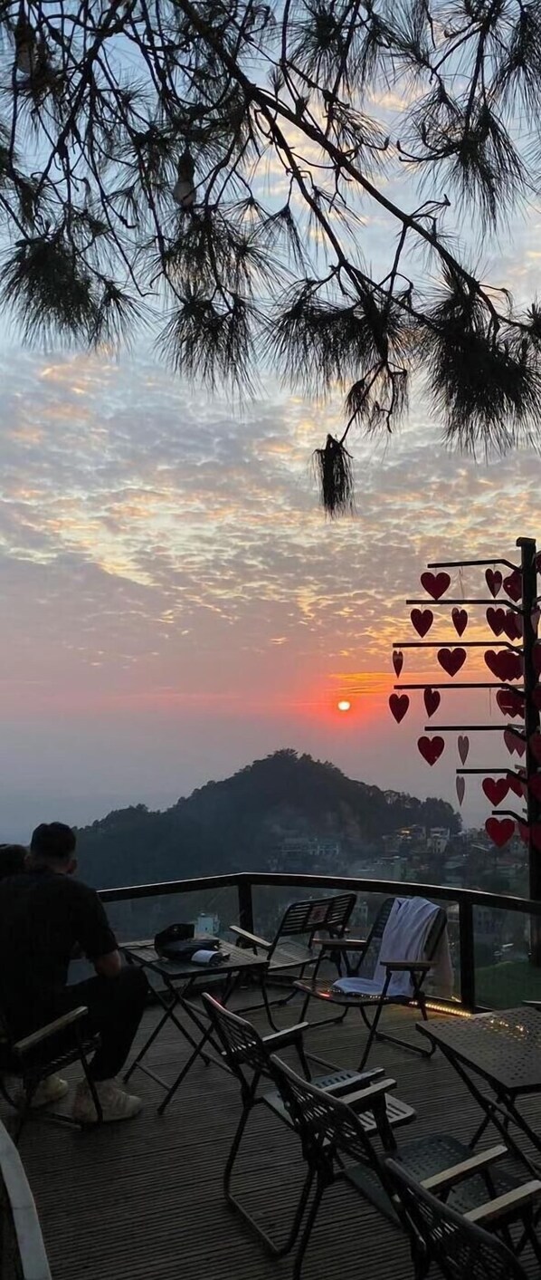 Doppia Basic, balcone, vista montagna | Una scrivania, postazione laptop, insonorizzazione, ferro/asse da stiro