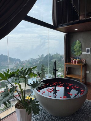 Japanese-style Triple Room, Mountain View | Frette Italian sheets, premium bedding, pillow-top beds, minibar - Mo Mang House Tam Đao (Tam Dao)
