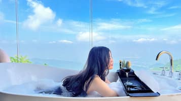 Frette Italian sheets, premium bedding, pillow-top beds, minibar