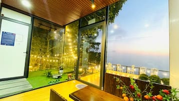 Executive Double Room, Mountain View | Frette Italian sheets, premium bedding, pillowtop beds, minibar