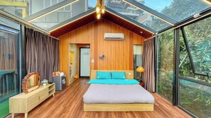 Desk, laptop workspace, soundproofing, iron/ironing board - Mo Mang House Tam Đao (Tam Dao)