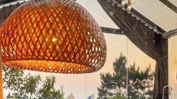 Frette Italian sheets, premium bedding, pillowtop beds, minibar