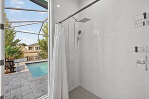 Shower, towels - Villa 5 Modern Coastal Luxury. NEW TO RENTAL (Cape coral)