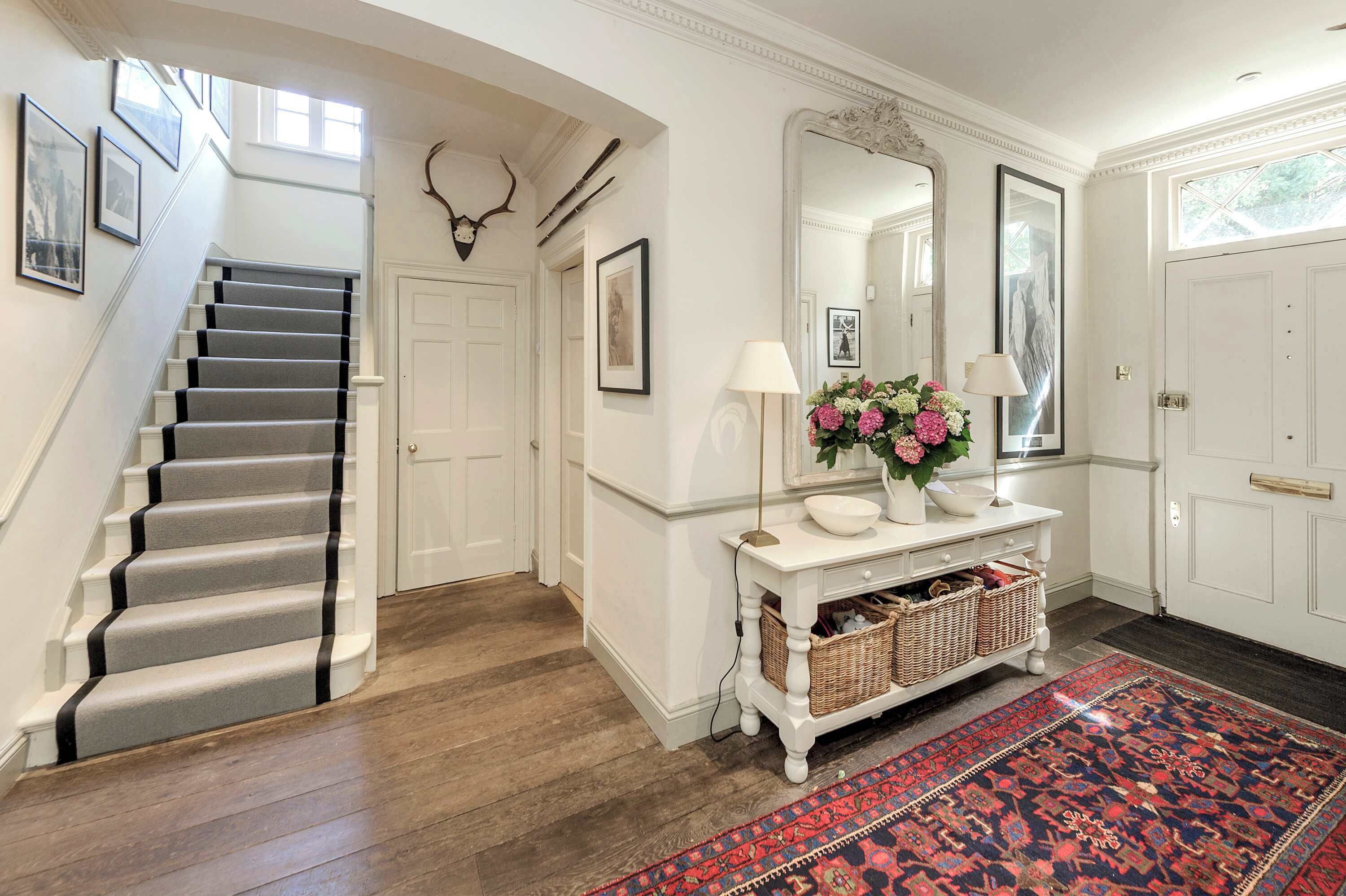 House (5 Bedrooms) | Interior