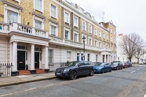 Apartment (1 Bedroom) | Interior - Traditional 1 Bed Apartment, Pimlico (London)