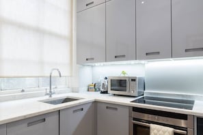 Apartment (1 Bedroom) | Interior - Traditional 1 Bed Apartment, Pimlico (London)