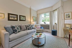 Apartment (2 Bedrooms) | Front of property - Studio Flat With Garden Access, Holland Park (London)