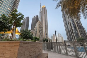 Pool - Free housekeeping visits during your stay - StayShort - 2 BR in Downtown Sleeps 4 with Beautiful Views (Downtown)
