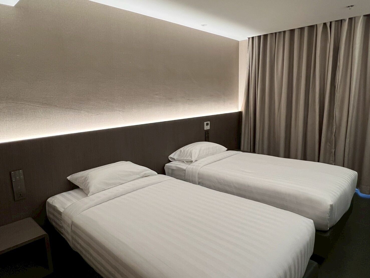 スタンダード ツインルーム シティビュー | セーフティボックス (室内)、デスク、ノートパソコン用作業スペース、遮光カーテン