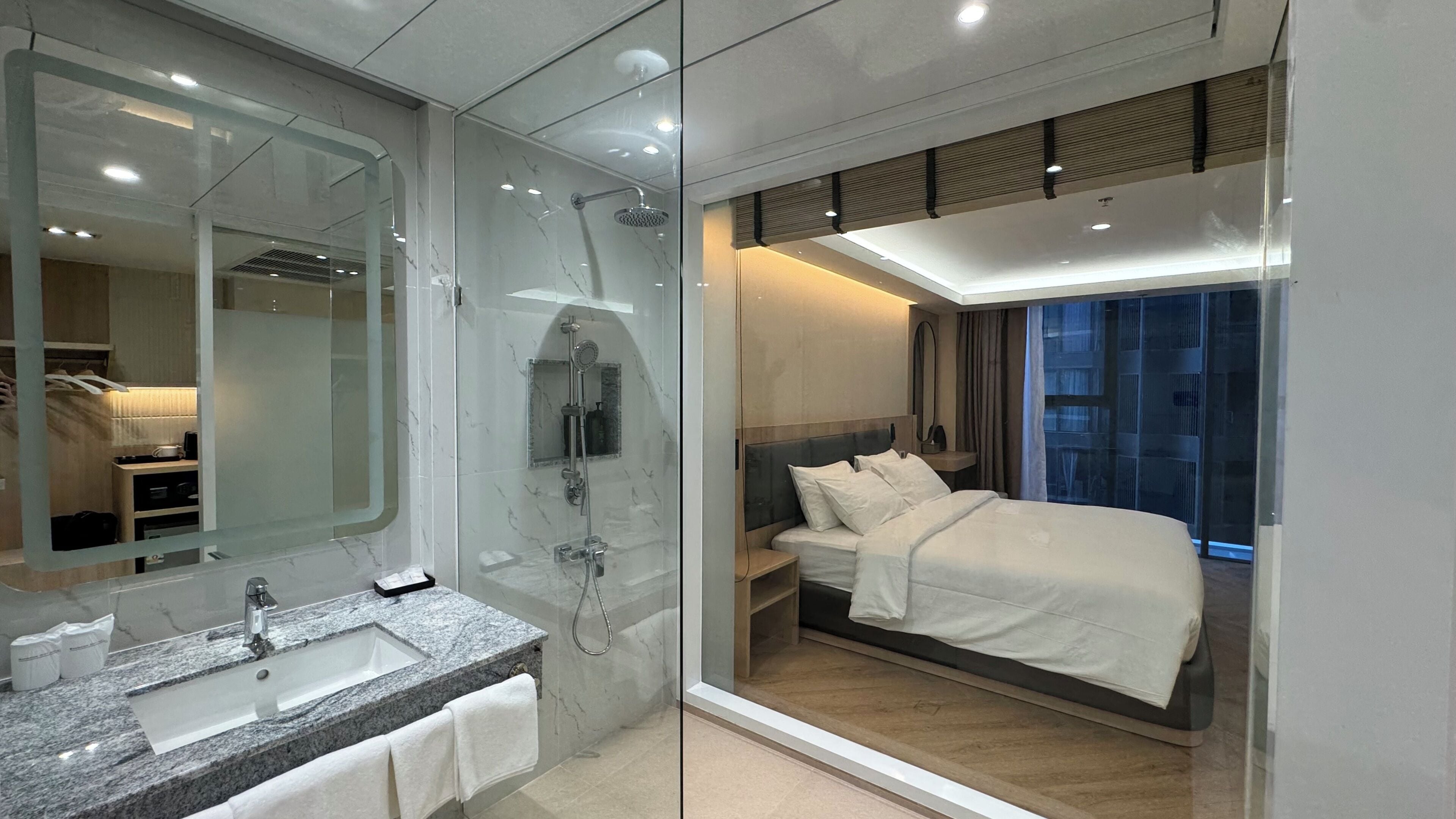 Vista Style Deluxe King Room | Badezimmer | Kostenlose Toilettenartikel, Haartrockner, Bidet, Handtücher