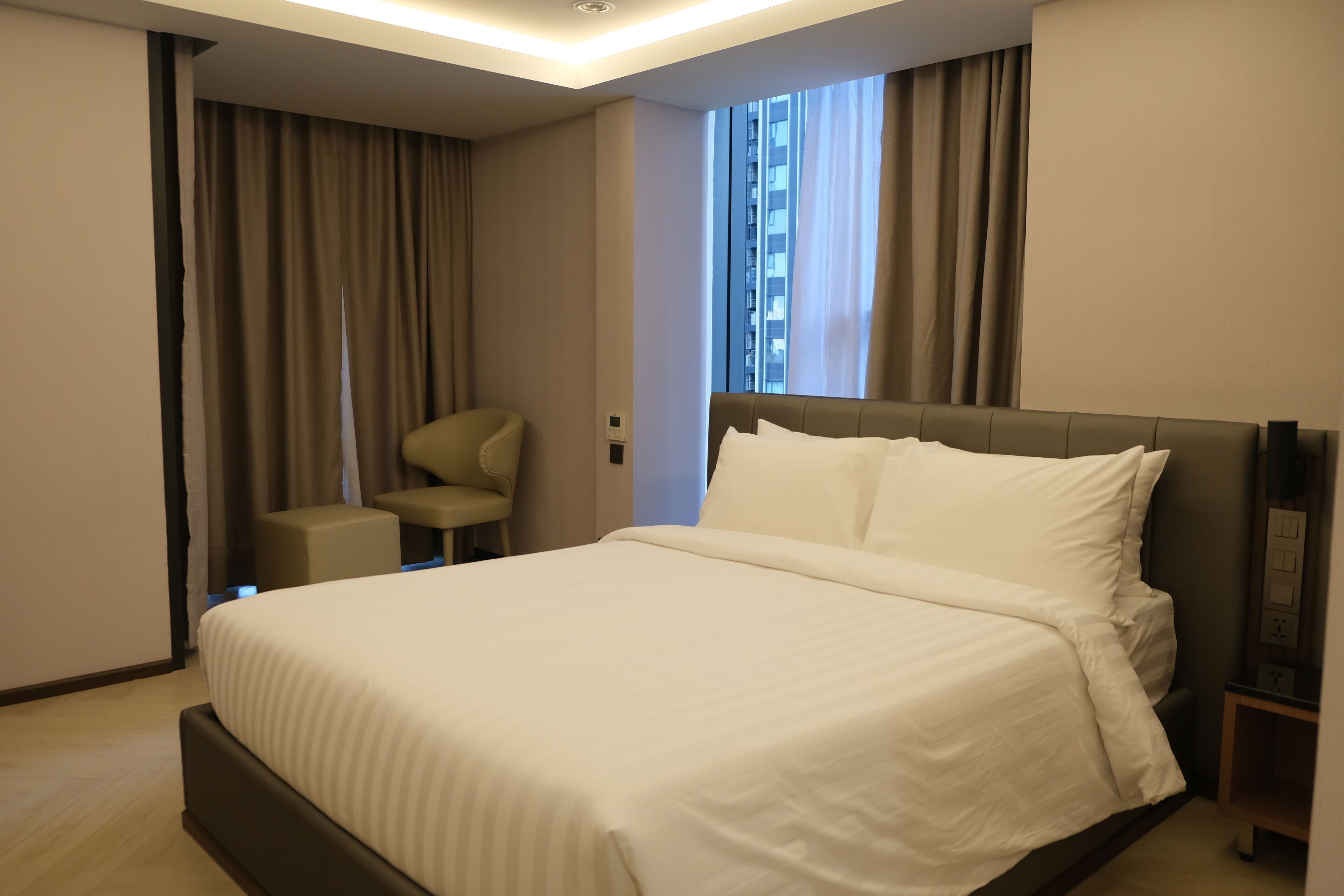 Standard Double Room, 1 Queen Bed, Non Smoking, City View | In-room safe, desk, laptop workspace, blackout curtains