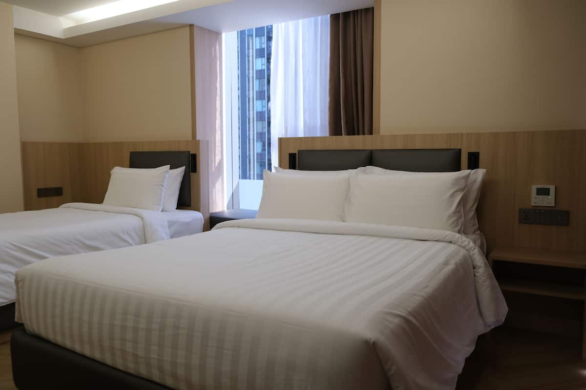 Vista Style Superior Family Room | Coffres-forts dans les chambres, bureau