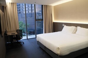 In-room safe, desk, laptop workspace, blackout curtains - Bangkok City Rama 9 Hotel (Dindaeng)