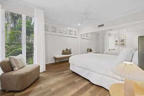 5 bedrooms, iron/ironing board, WiFi, bed sheets