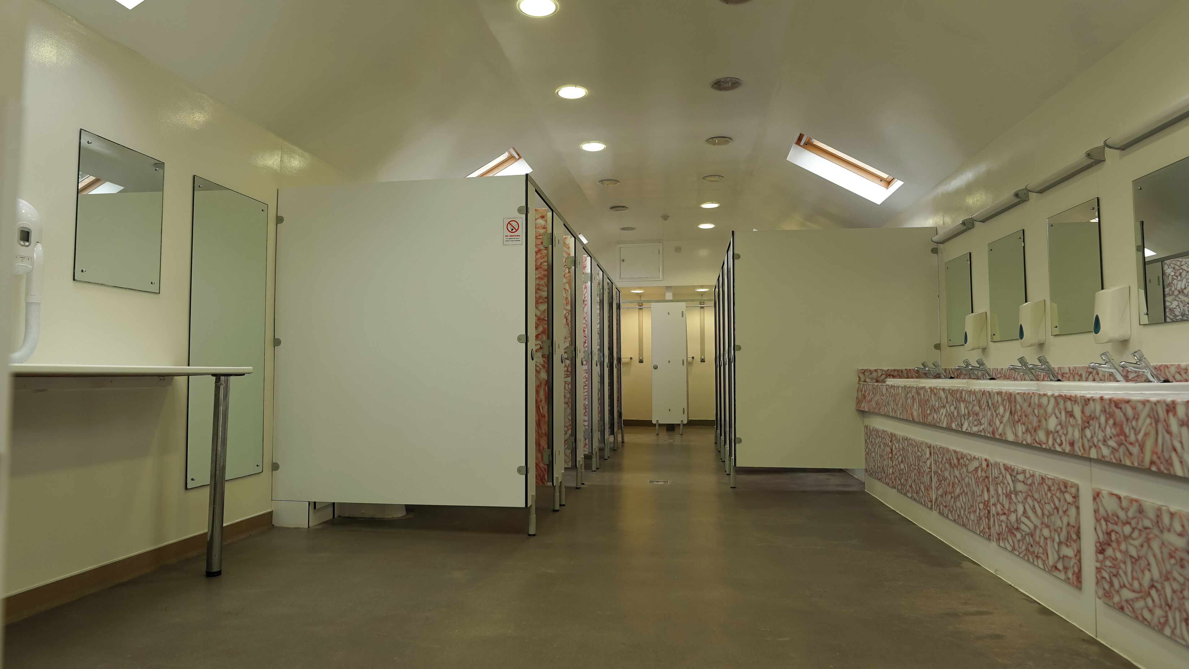 Økonomihytte, hageutsikt | Bad