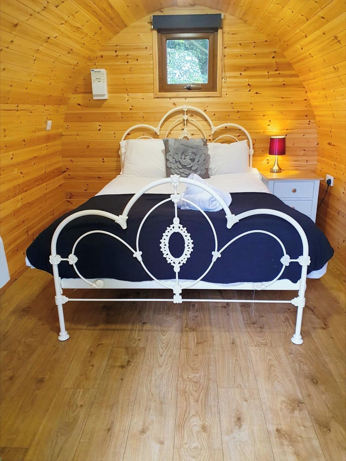 Economy huisje, uitzicht op tuin