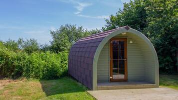 Chalet rustique économique, vue sur le jardin | Literie de qualité, literie fournie