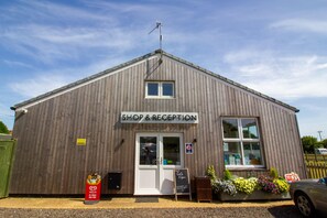 Reception - Chestnut Meadow Camping (Bexhill-on-Sea)