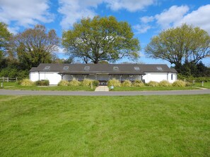Economy Cabin, Garden View | Shared bathroom - Chestnut Meadow Camping (Bexhill-on-Sea)