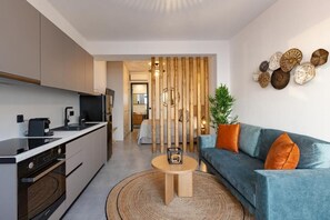 Căn hộ Superior, sân hiên, quang cảnh biển | Két bảo mật tại phòng, màn/rèm cản sáng, phòng cách âm 