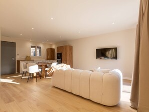 TV - Modern house in Armenteule, 6 ppl, WiFi, pets allowed (Loudenvielle-Armenteule)