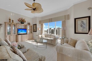 TV - EXCLUSIVE GATED WATERFRONT 2B/2B PENTHOUSE CONDO AT WATERSIDE III 3H1 (Fort Myers Beach)