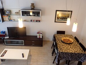 Dining - Luxury Townhouse in Miami Platja (Miami Playa)