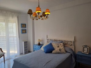 2 bedrooms, bed sheets - Luxury Apartment in Salou - 2-Min Walk to Levante Beach, Sleeps 7 (Salou)