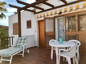 Outdoor dining - Comfortable Apartment with Pool, 200m from the Beach (La Pineda)
