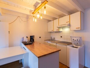 Dishwasher, coffee/tea maker - Charming T3 Duplex 5 Pers. in Quiet Village with Private Terrace (Viella - Hautes-Pyrénées)