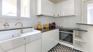 Kühlschrank, Mikrowelle, Ofen, Geschirrspüler