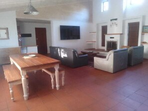 Interior - Serene 9 sleeper forest house, walk to beach. 10mins from airport and golf (Great Brak River)