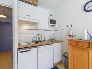 Microwave, stovetop, dishwasher, coffee/tea maker - Cozy T2, 5 people, parking, near center (Esquièze-Sère)