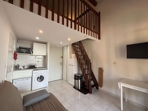 Interior - 2-Bedroom Apartment with Loft and Parking in Cavalaire (Cavalaire-sur-Mer)