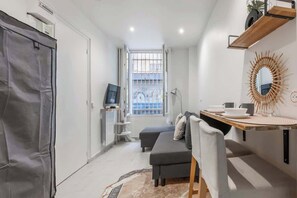 TV, offices - Montmartre : Studio Mid-Term at 5min-Sacré-Coeur (Paris)