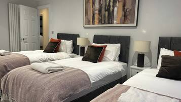 2 bedrooms, iron/ironing board, free WiFi, bed sheets