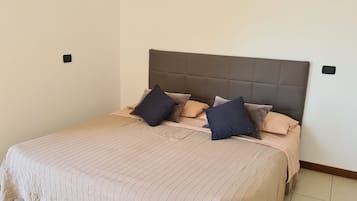 1 Schlafzimmer, BĂŒgeleisen/BĂŒgelbrett, WLAN, BettwĂ€sche