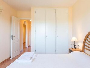 2 bedrooms, Internet