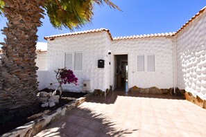Exterior - Book Jet - Sunny Holiday Home with Garden and strong wifi (Costa Calma)