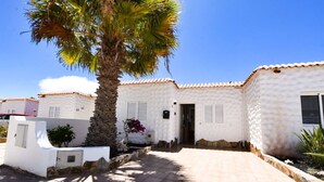 Unclassified image, 3 of 19, button - Book Jet - Sunny Holiday Home with Garden and strong wifi (Costa Calma)