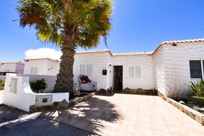 Exterior - Book Jet - Sunny Holiday Home with Garden and strong wifi (Costa Calma)