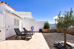 Terrace/patio - Book Jet - Sunny Holiday Home with Garden and strong wifi (Costa Calma)