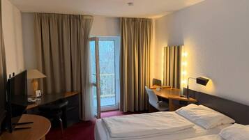 Deluxe Double or Twin Room, Balcony, City View | Desk, iron/ironing board, free WiFi